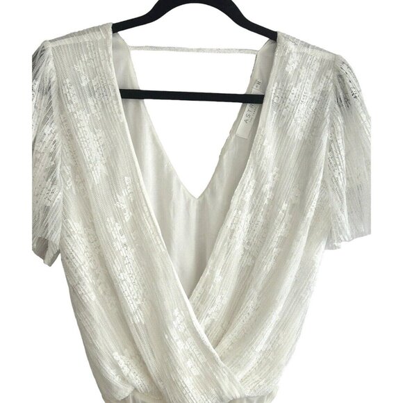 ASTR the LABEL Ivory Textured Short Sleeve Wrap V-Neck Thong Bodysuit Small - Picture 3 of 13